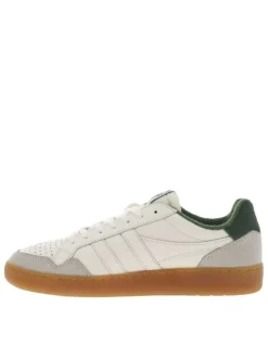 Baskets tennis vertes à semelle miel à talon plat et à lacets plats blancs