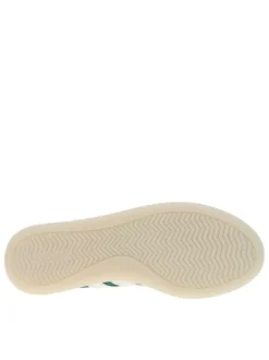 Baskets tennis vertes à talon plat avec une semelle translucide blanche