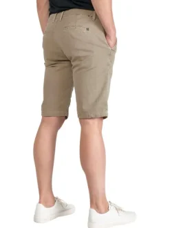 Bermuda chino beige uni avec une coupe regular fit et une taille intermédiaire