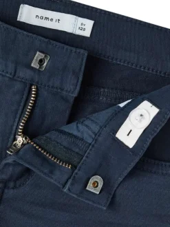 Bermuda marine en coton avec une coupe slim fit et à 5 poches