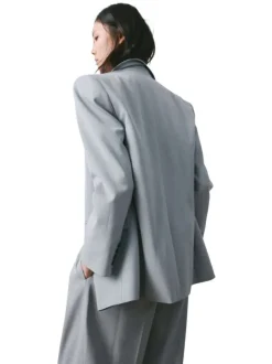 Blazer bleu gris uni avec une coupe droite et des manches longues