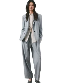 Blazer bleu gris uni avec une coupe droite et des manches longues