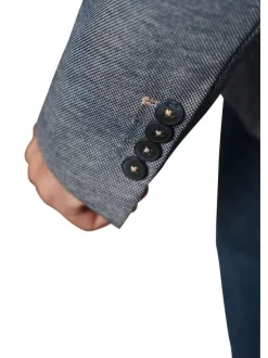 Blazer de costume bleu chiné avec un col cranté et une coupe ajustée