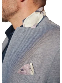 Blazer de costume bleu chiné avec un col cranté et une coupe ajustée