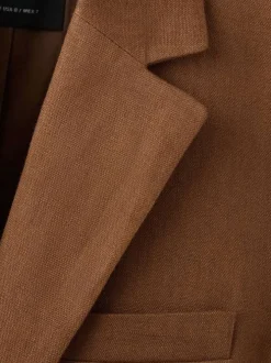 Blazer en lin marron uni pourvu d'une coupe droite et d'un col à revers