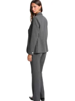 Blazer gris rayé coupe ajustée avec un col tailleur et des manches longues
