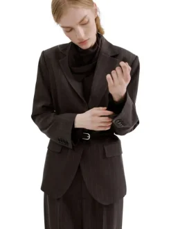 Blazer marron à rayures pourvu d'une coupe droite et d'un col à revers