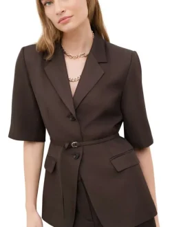 Blazer marron uni pourvu d'une ceinture intégrée et de manches courtes