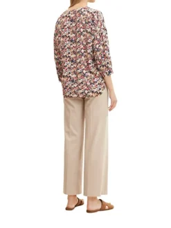 Blouse beige imprimé floral à coupe droite col v et à manche 3/4