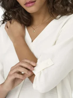 Blouse blanche unie avec une coupe fluide et des manches 3/4