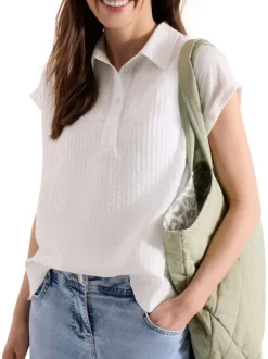 Blouse blanche unie pourvue d'un col boutonnée et de manches courtes