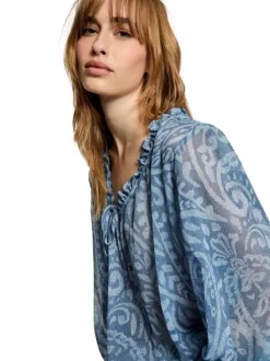 Blouse bleue à coupe ample pourvu d'un col v et de manches longues