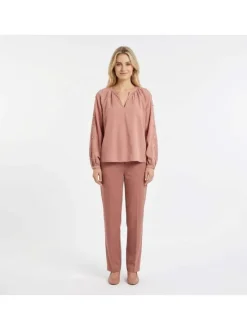 Blouse Bonnie rose unie pourvue de manches longues et d'un col tunisien