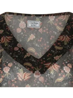 Blouse chocolat en voile fleuri avec une coupe droite et col v