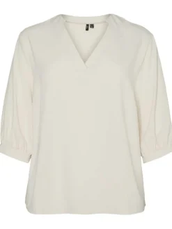 Blouse écrue unie avec une coupe droite fluide un col v et des manches 3/4