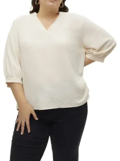 Blouse écrue unie avec une coupe droite fluide un col v et des manches 3/4