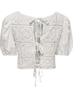 Blouse en coton écrue unie en crochet à coupe crop top avec des lacets au dos