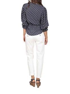 Blouse marine fantaisie coupe ample avec un col v et un imprimé losanges