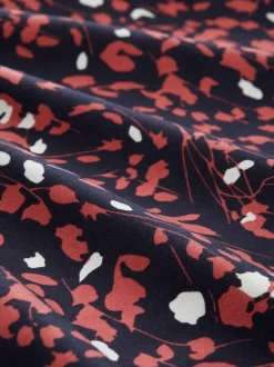 Blouse marine fleuri coupe régular avec un col tunisien et des manches longues