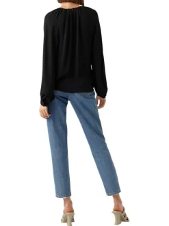Blouse noire unie avec une coupe droite col rond et à manches longues
