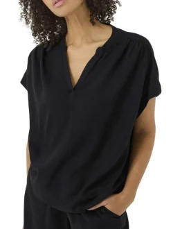 Blouse noire unie pourvue d'un col tunisien et de manches courtes