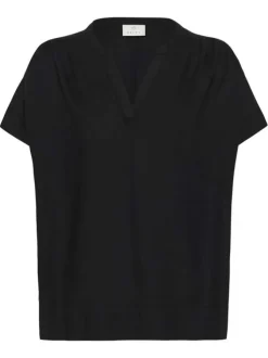 Blouse noire unie pourvue d'un col tunisien et de manches courtes