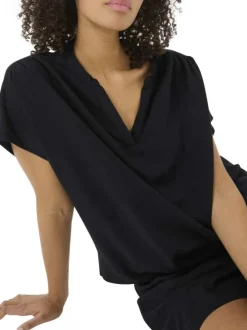Blouse noire unie pourvue d'un col tunisien et de manches courtes