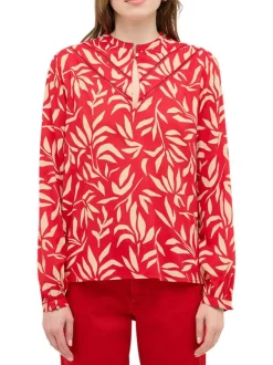 Blouse rouge ornée d'un motif fantaisie avec un col tunisien