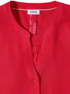 Blouse rouge unie avec une coupe droite et des manches 3/4 pourvu d'un bouton