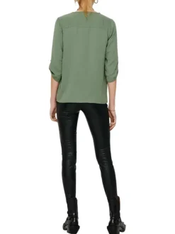 Blouse verte unie à coupe fluide et à col v avec des manches 3/4 boutonnées
