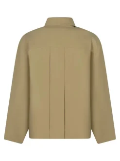 Blouson sable uni avec une coupe droite une fermeture zippée et un col à revers