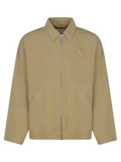 Blouson sable uni avec une coupe droite une fermeture zippée et un col à revers