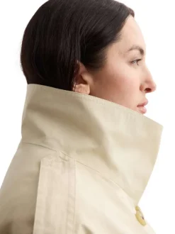 Blouson beige uni avec une coupe cropped et un col montant boutonné