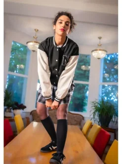 Blouson Bomber Varsity noir et blanc à coupe oversize avec écusson et liserés