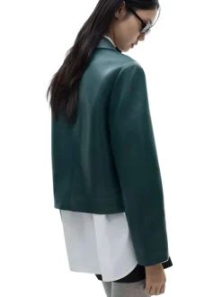 Blouson canard uni avec une coupe droite et un col à revers avec des poches