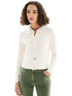 Blouson écru uni à coupe droite avec un col à revers et des boutons