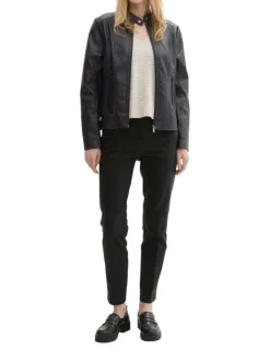 Blouson de motard noir uni avec une coupe droite et un col rond boutonné