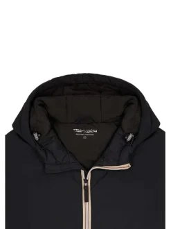 Blouson déperlant noir avec col à capuche, zip tricolore et logo de la marque
