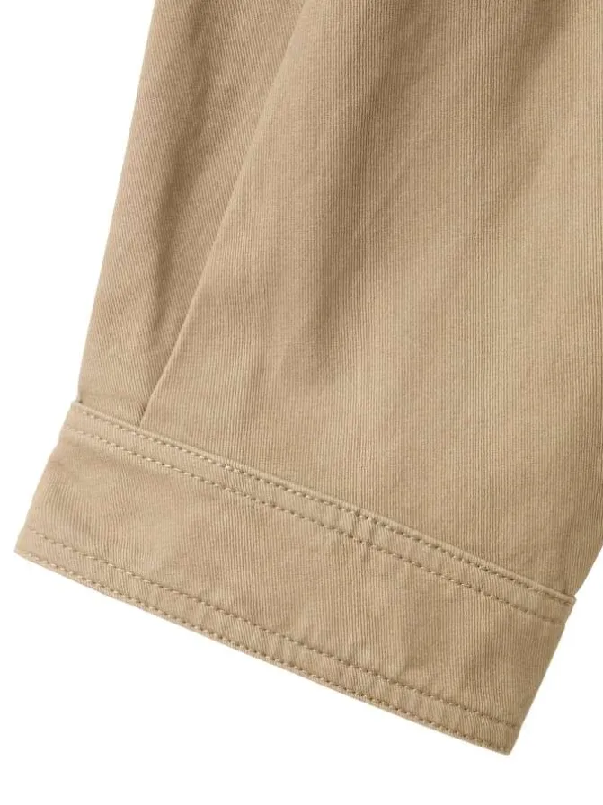 Blouson en coton beige uni pourvu d'une coupe droite et d'un col montant