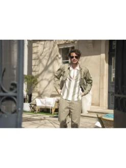 Blouson en coton kaki à coupe ajustée pourvu d'un col chemise