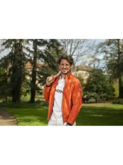 Blouson en coton orange uni à détails bleus marine et avec une coupe slim