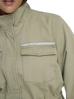 Blouson en coton vert à coupe droite pourvu d'un col montant