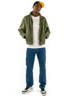 Blouson kaki uni coupe droite avec un col français et des poches latérales