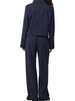 Blouson marine à rayures avec une coupe droite et un col chemise