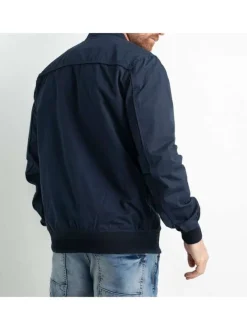 Blouson marine uni coupe droite avec un col montant et un patch à la poitrine