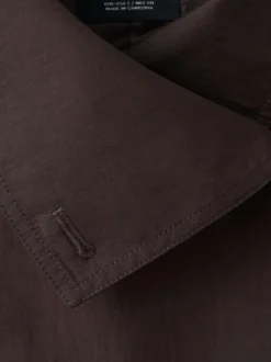 Blouson marron uni avec une coupe cropped et un col montant boutonné