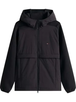 Blouson noir avec un col à capuche et une fermeture à glissière