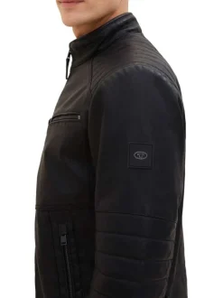 Blouson noir en simili cuir avec une coupe droite et un col montant