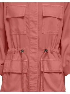 Blouson rose unie avec 4 poches avants à rabat et un col italien
