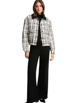 Bomber noir à carreaux avec une coupe oversize et un col à revers